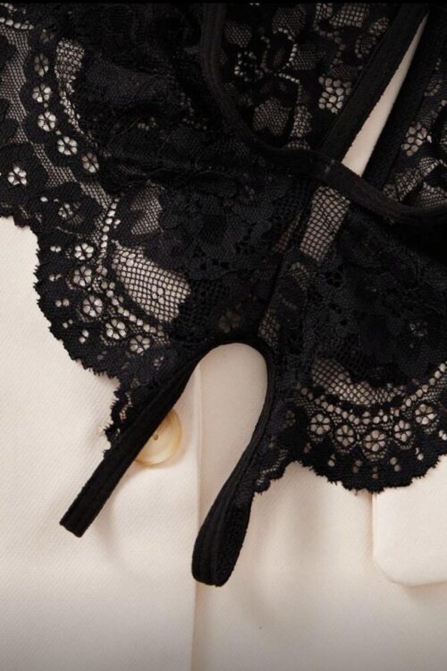 Tanga encaje con abertura entrepierna