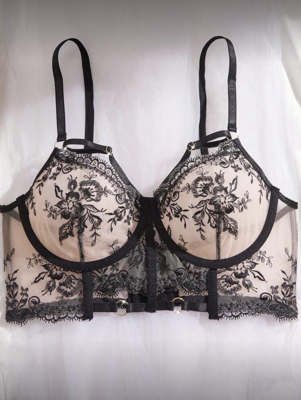 Conjunto de malla negra con bordado florar transparente - Image 4